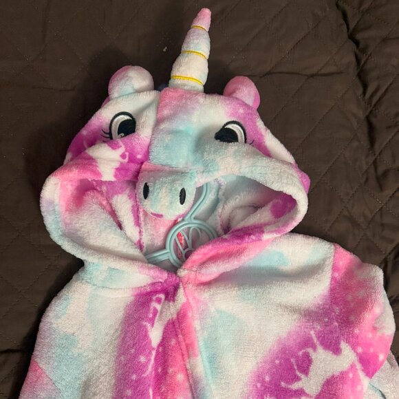 Doctor Unicorn Soft Unicorn Hooded Bathrobe Sleepwear - Girls 5-7 yrs - Preloved - Picture 3 of 6